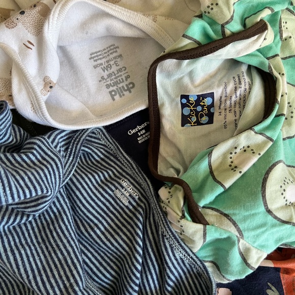 15 PEICE 3-6 MONTH INFANT BABY CLOTHING LOT BUNDLE ONSIES LONG SLEEVE FOOTIES - Picture 6 of 10